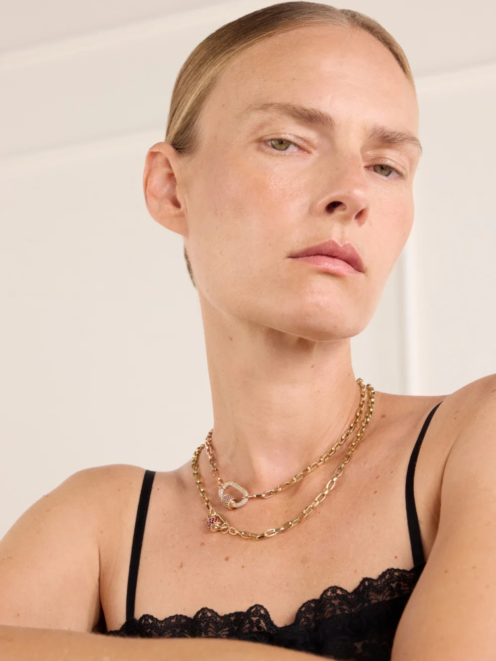 Close-up detail of the Marla Aaron Biker 14-karat Yellow and Rose Gold Chain Necklace