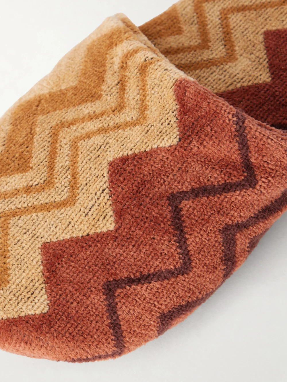 Close-up detail of the Missoni Home Giacomo Striped Cotton-terry Slippers