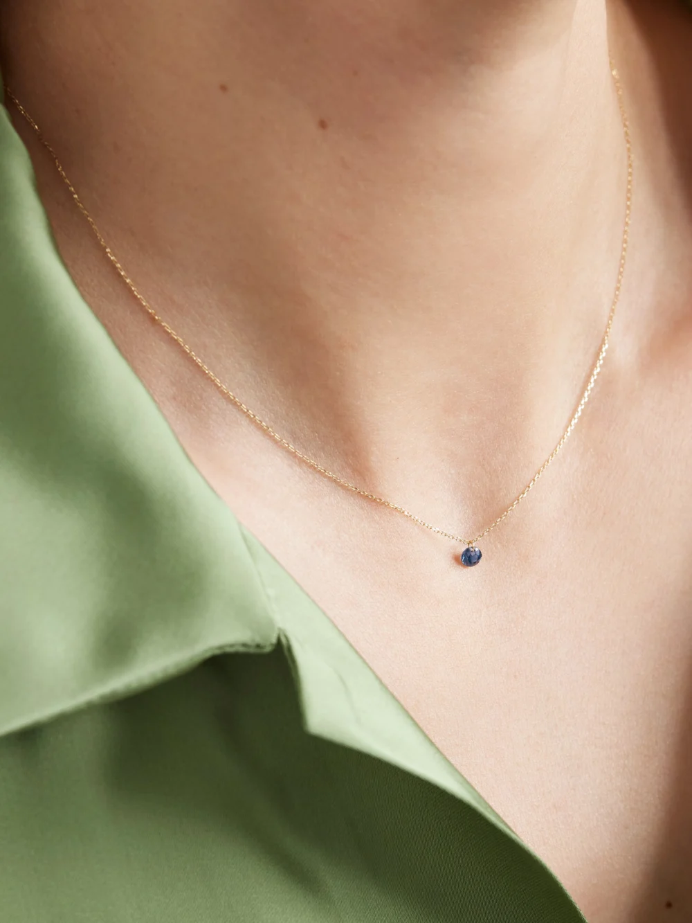 Persée 18-karat Gold Sapphire Necklace, styled view