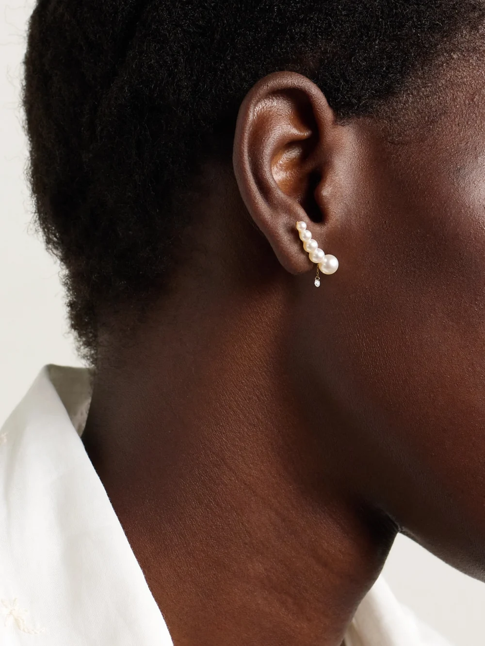 Persée Aphrodite 18-karat Gold, Pearl and Diamond Single Earring, styled view