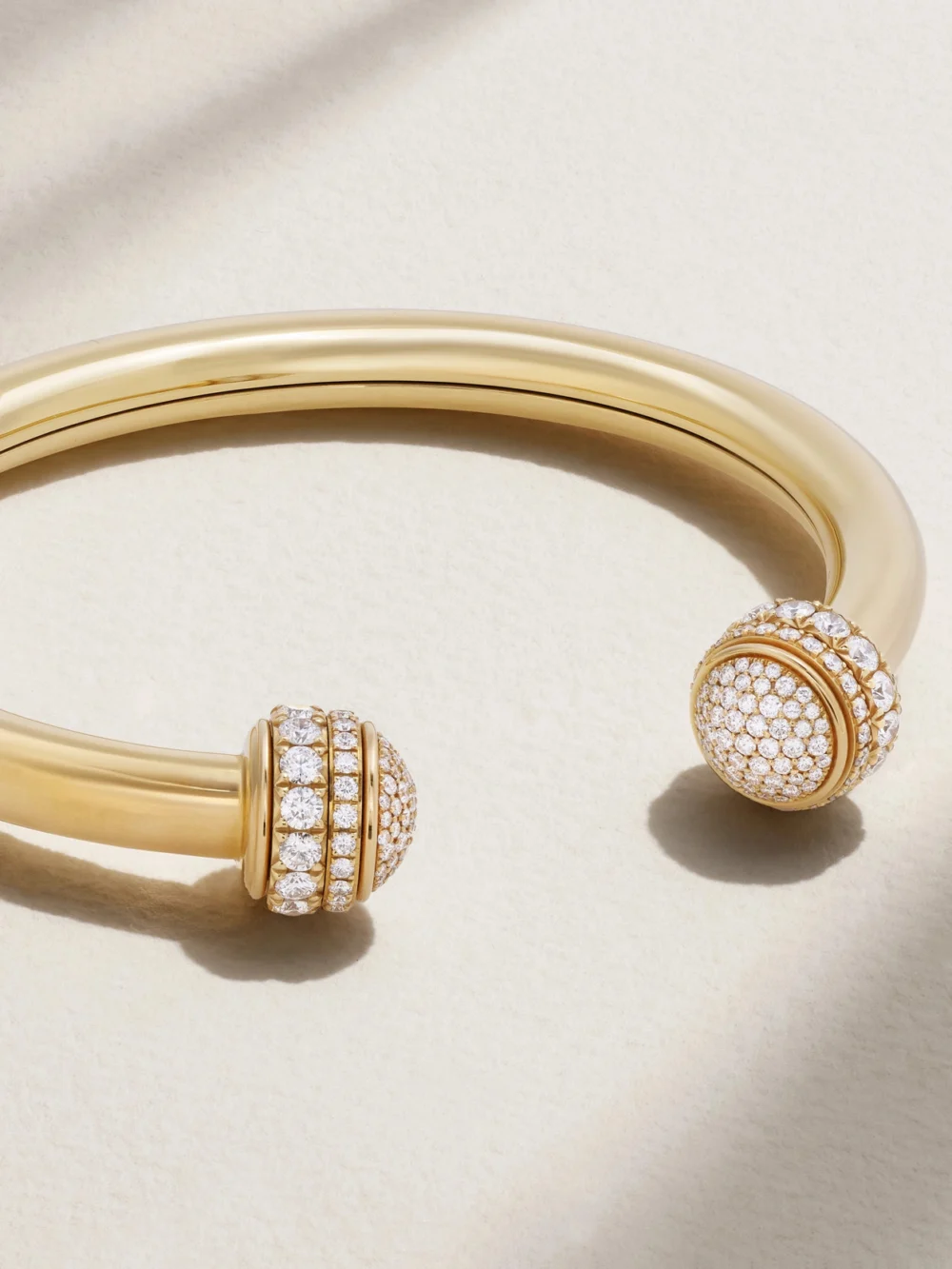 Close-up detail of the Piaget Possession 18-karat Gold Diamond Cuff