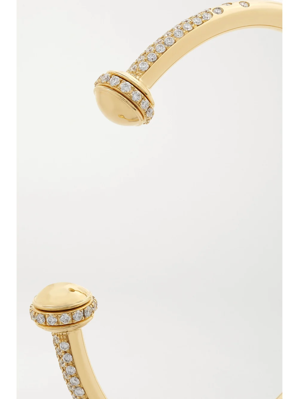 Close-up detail of the Piaget Possession 18-karat Gold Diamond Cuff