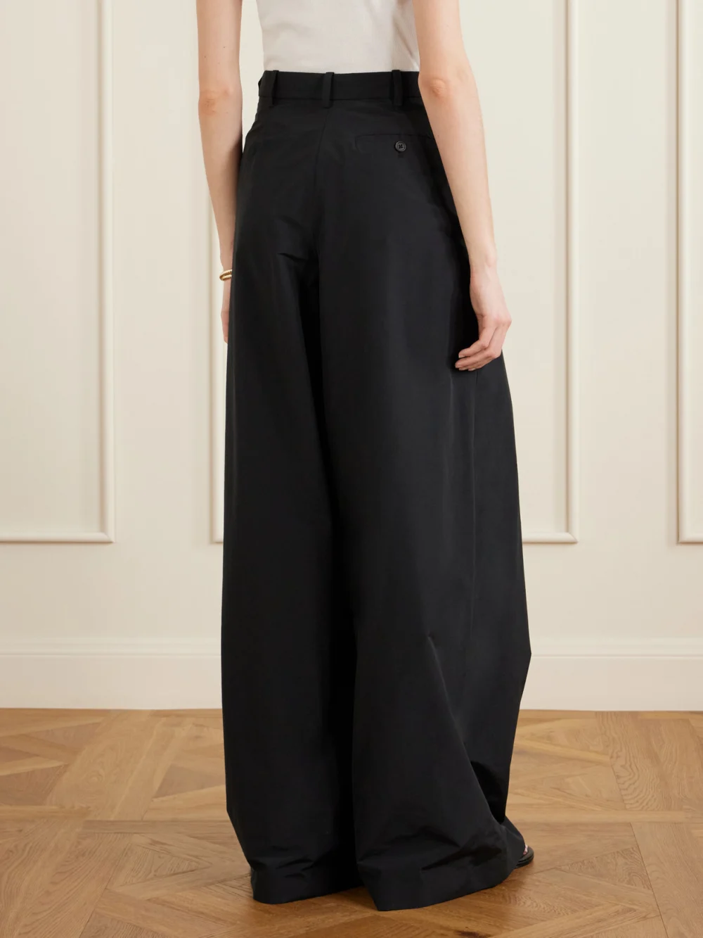 Back view of the Ralph Lauren Collection Vannesa Pleated Cotton-blend Poplin Wide-leg Pants