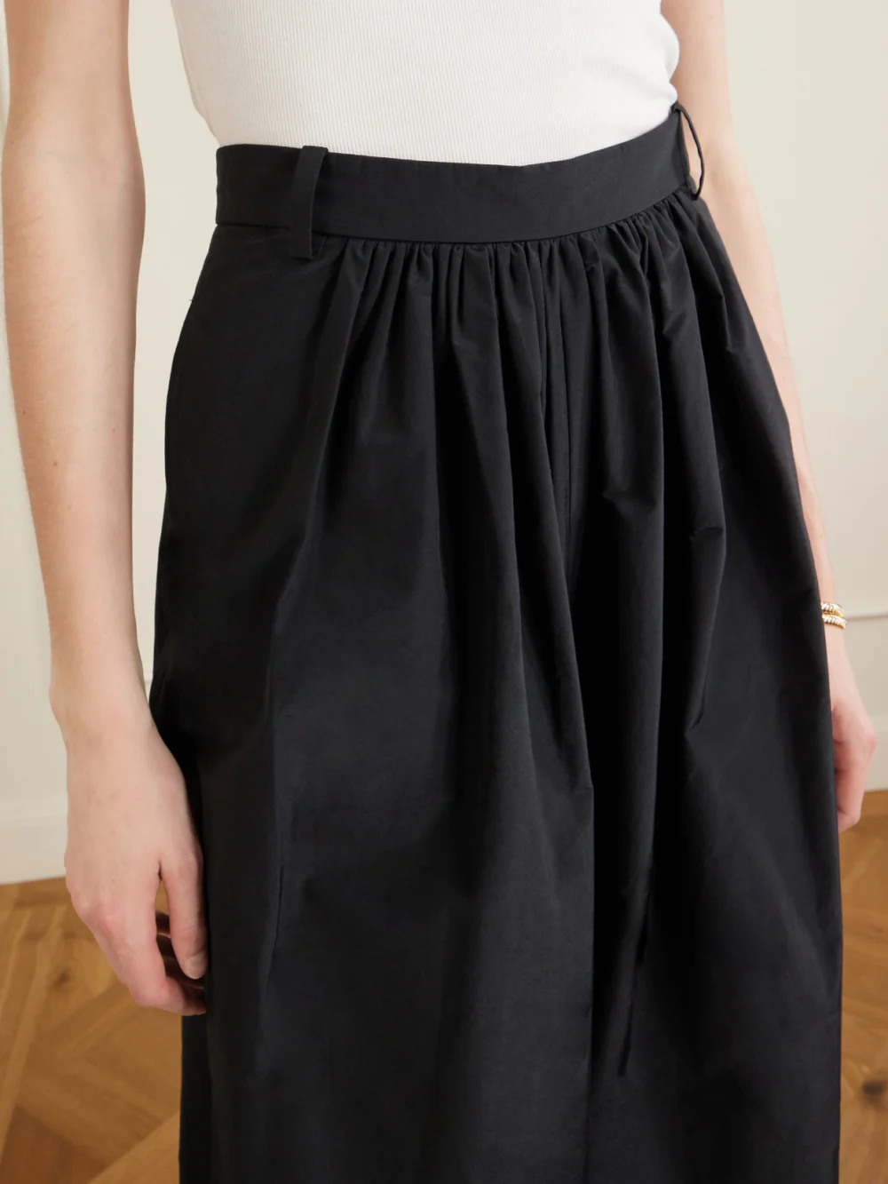 Close-up detail of the Ralph Lauren Collection Vannesa Pleated Cotton-blend Poplin Wide-leg Pants