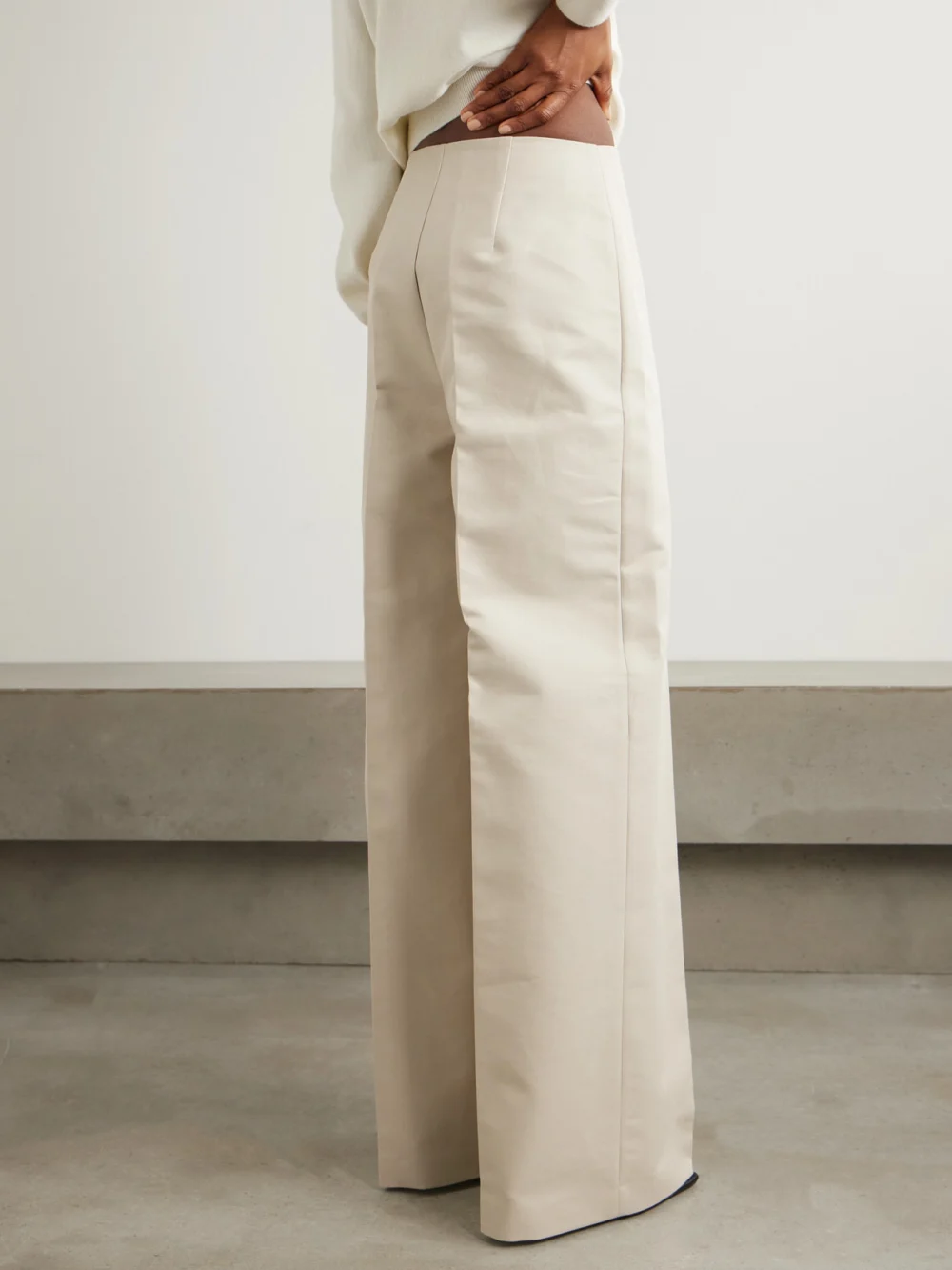 Back view of the Róhe Cotton-twill Wide-leg Pants