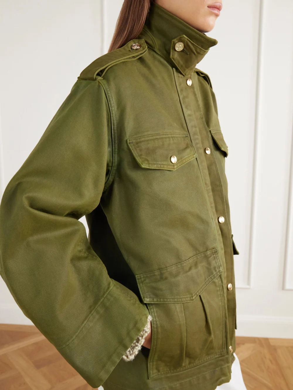 Close-up detail of the Rùadh The Ettienne Leather-trimmed Cotton Duck-canvas Coat