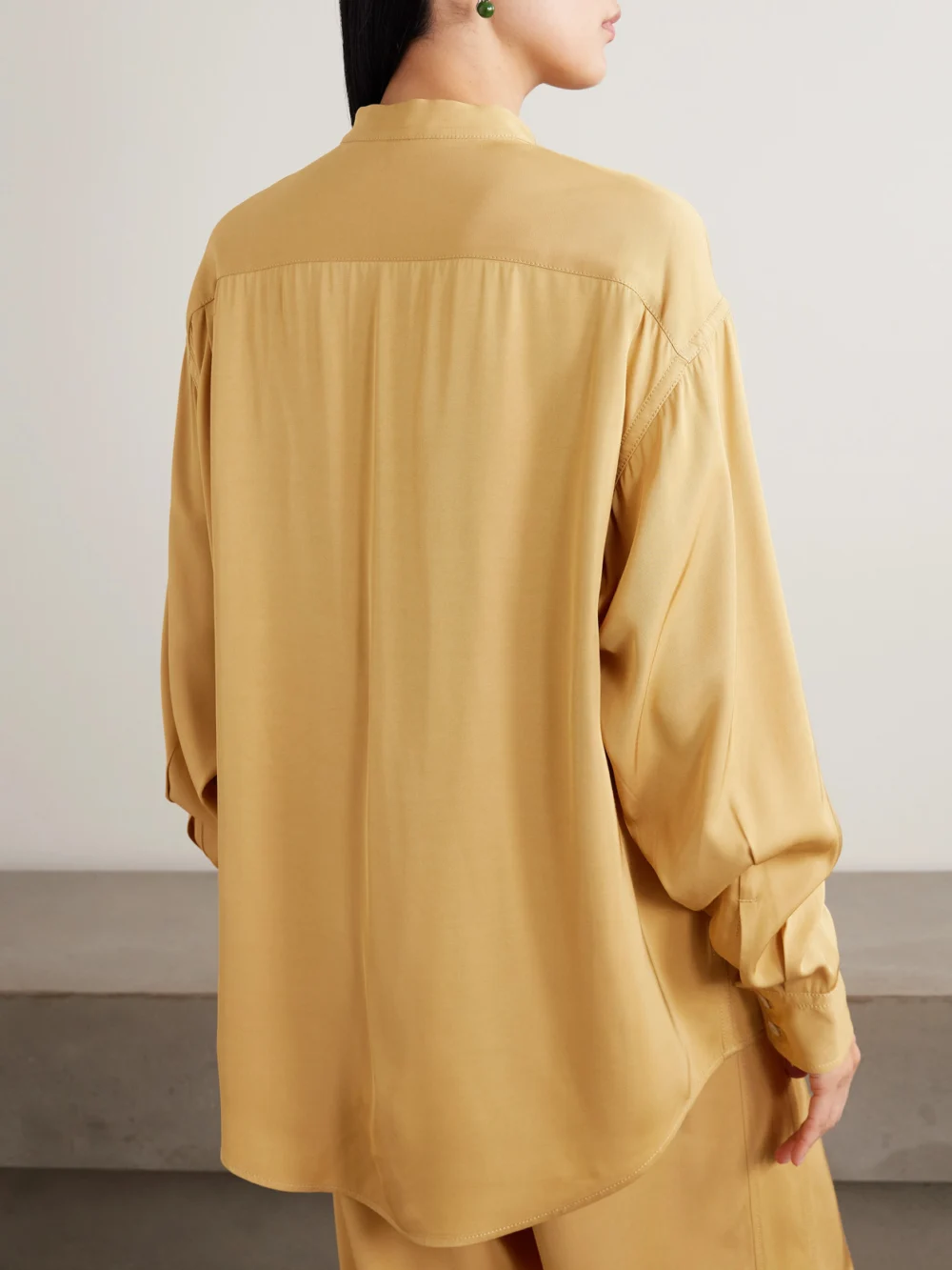 Back view of the Sanderlak Satin-twill Shirt
