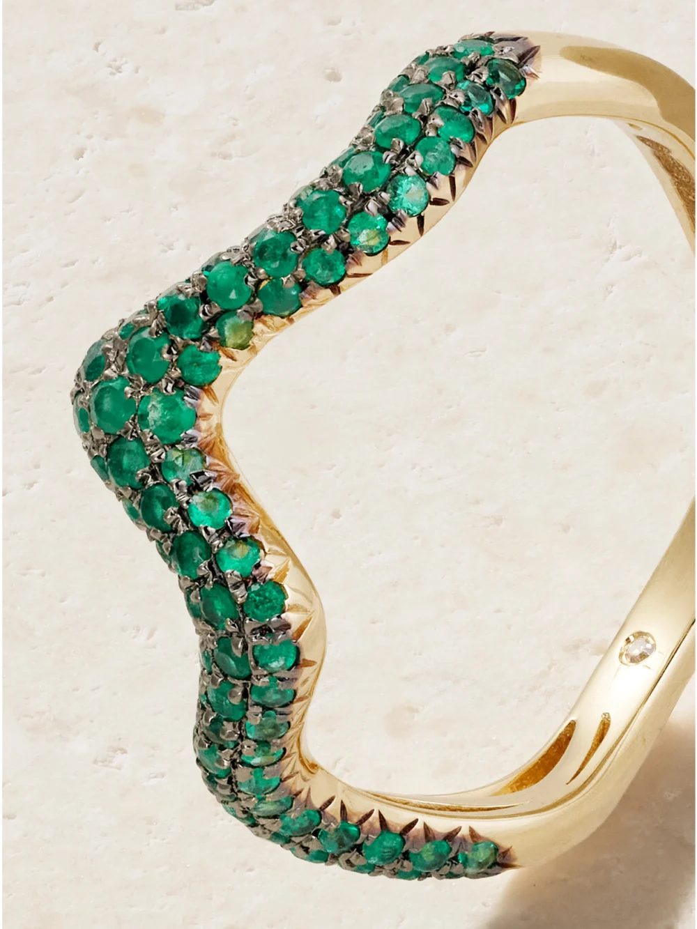 Close-up detail of the Shay Wave 18-karat Gold, Emerald and Diamond Ring
