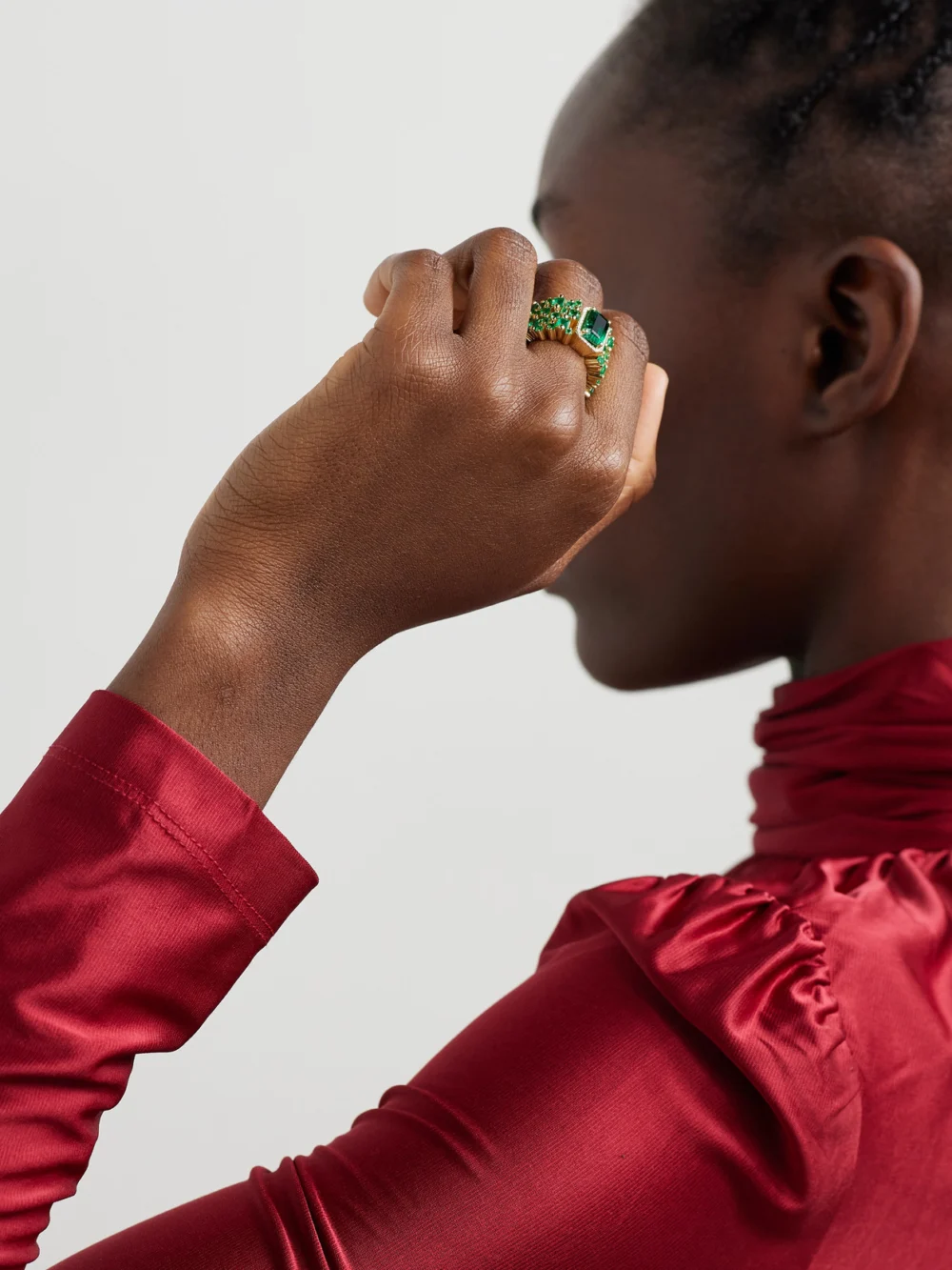 Suzanne Kalan 18-karat Gold, Emerald and Diamond Ring, styled view