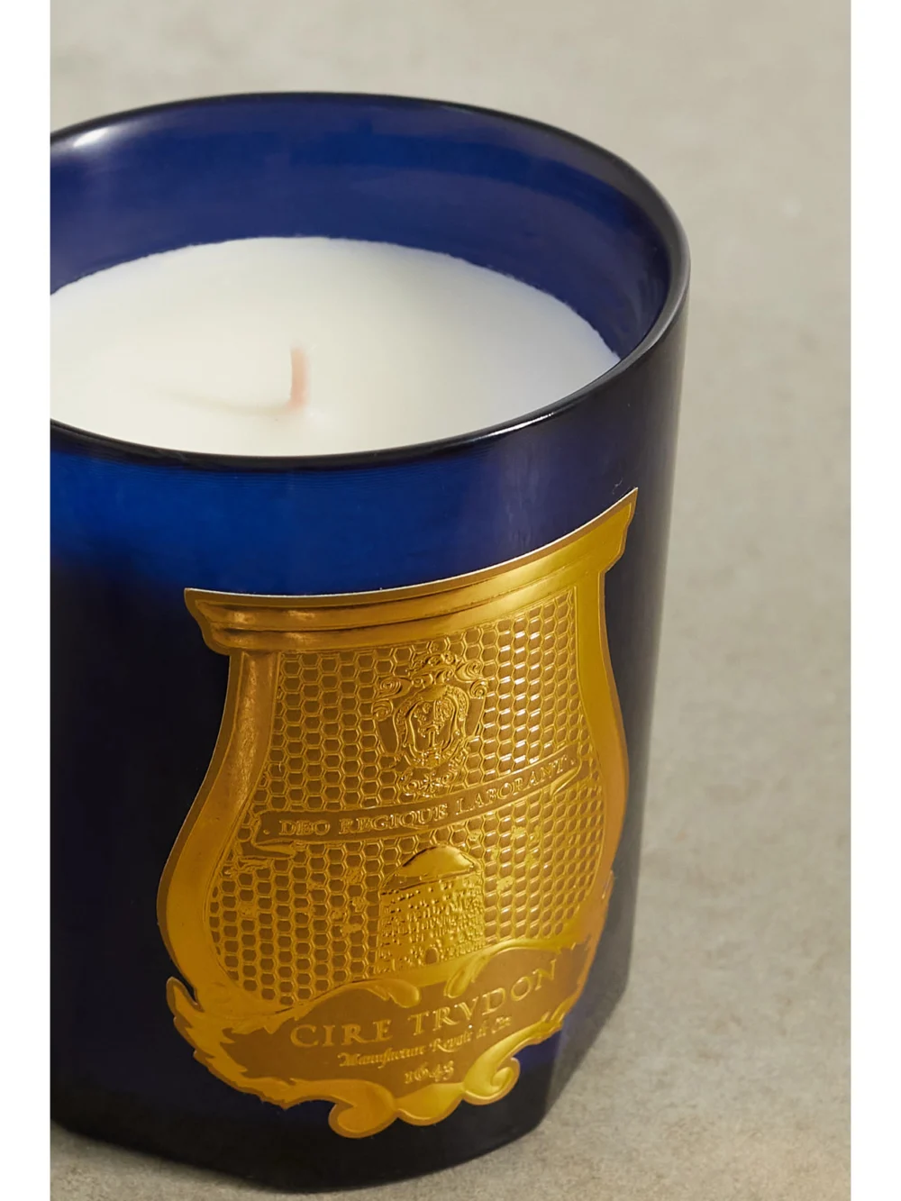 Close-up detail of the Trudon Maduraï Scented Candle, 270g