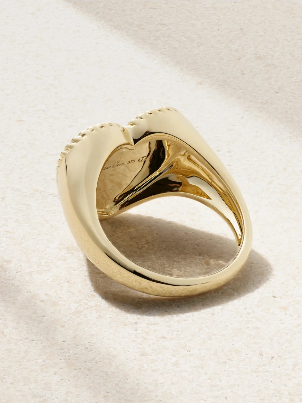 Back view of the Yvonne Léon Chevalière Coeur 9-karat Gold, Onyx and Diamond Ring