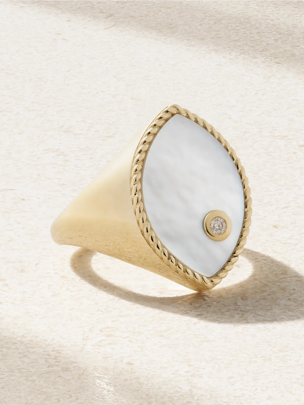 Yvonne Léon Chevalière Marquise 9-karat Gold, Mother-of-pearl and Diamond Signet Ring in white
