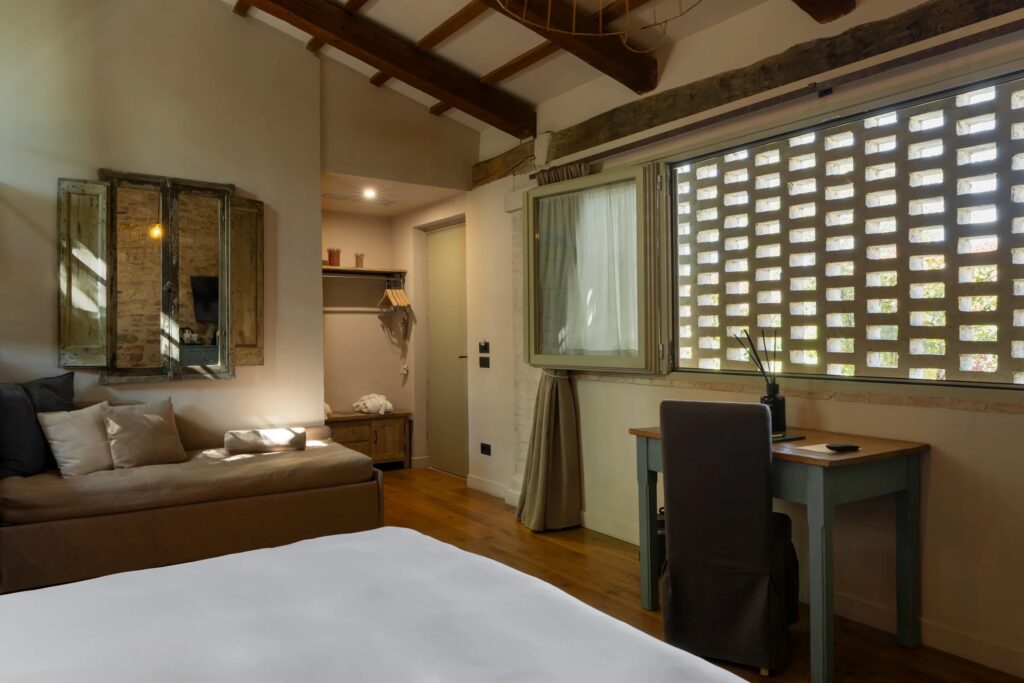 Garden Junior Suite, photograph 3