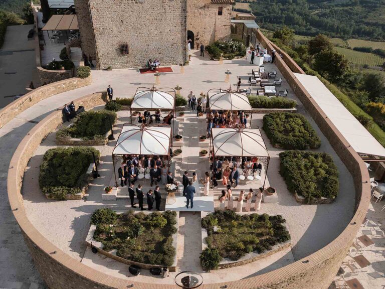 A ceremony under gazebos on the round terrace, seen from above, Castello di Velona Resort