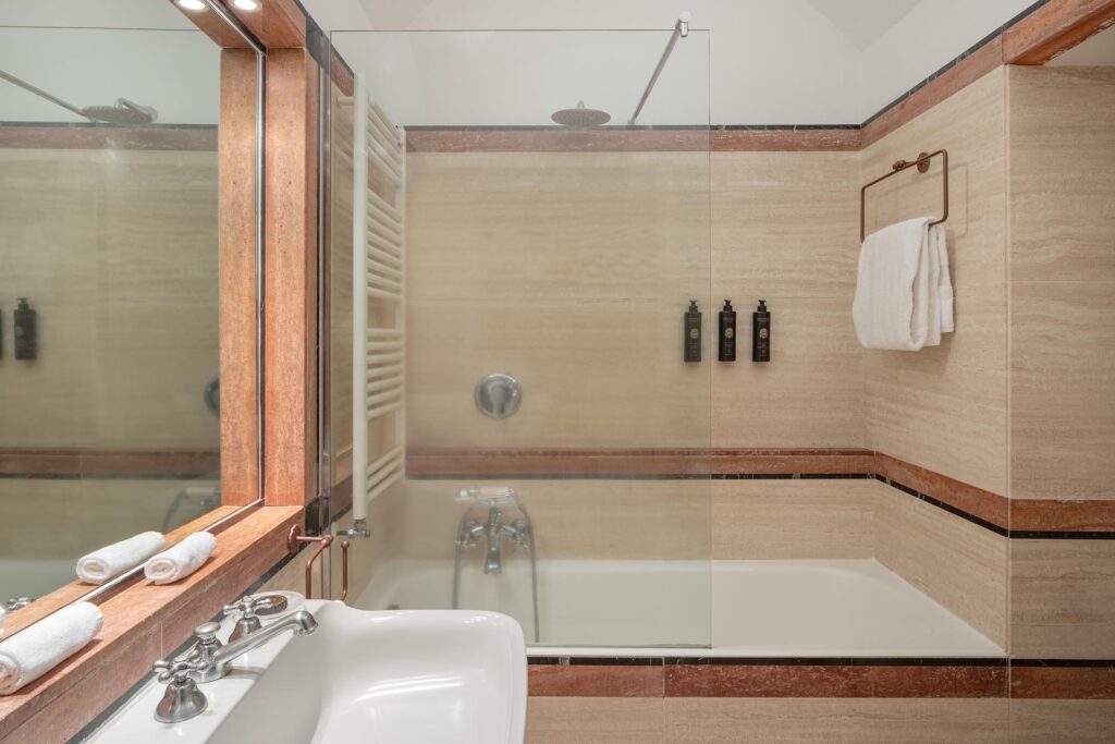 Classic Junior Suite, photograph 4