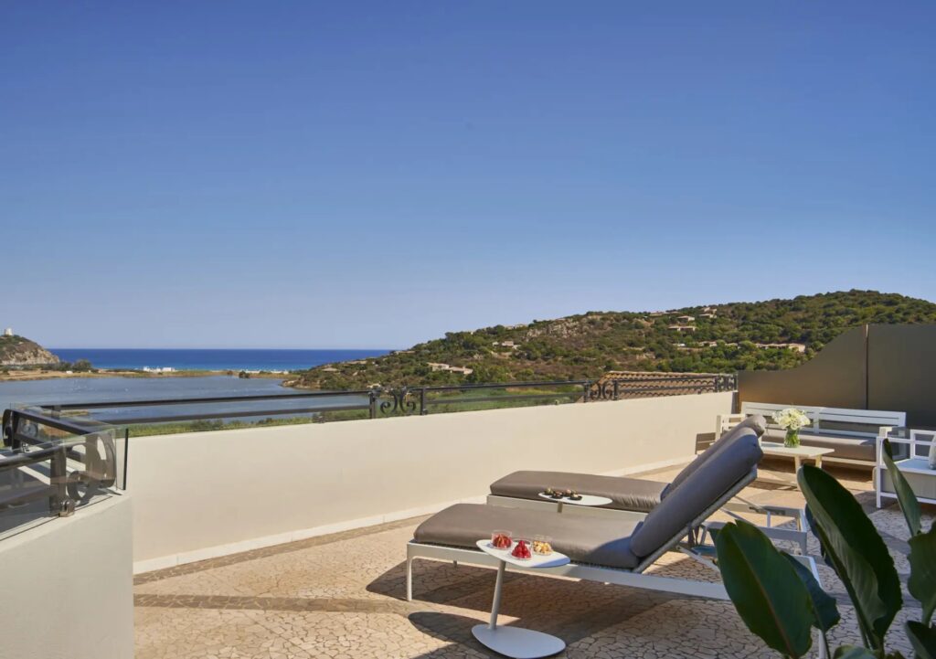 King Deluxe Suite with Sea View (Tholos), photograph 3
