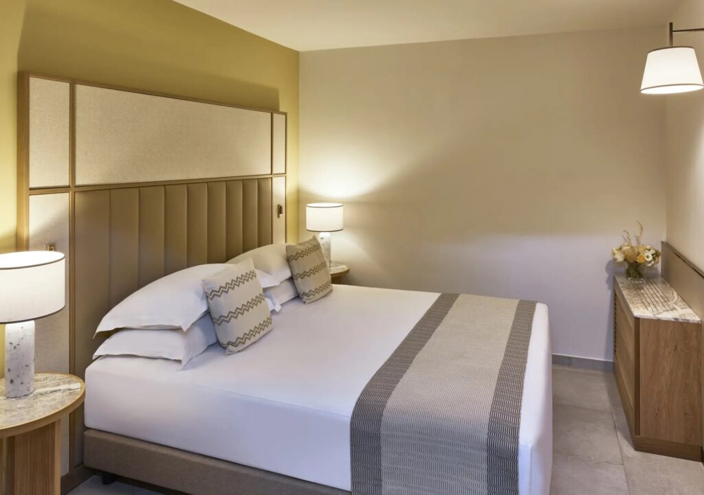 King Oasi Two Bedroom Suite, photograph 1