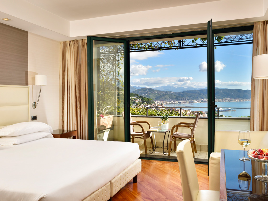 Deluxe Sea View, photograph 3