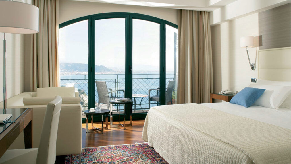 Deluxe Sea View, photograph 2