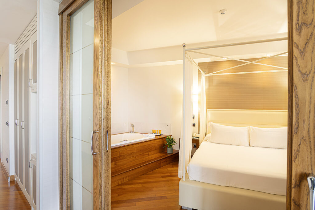 Seiren Golden Suite, photograph 1