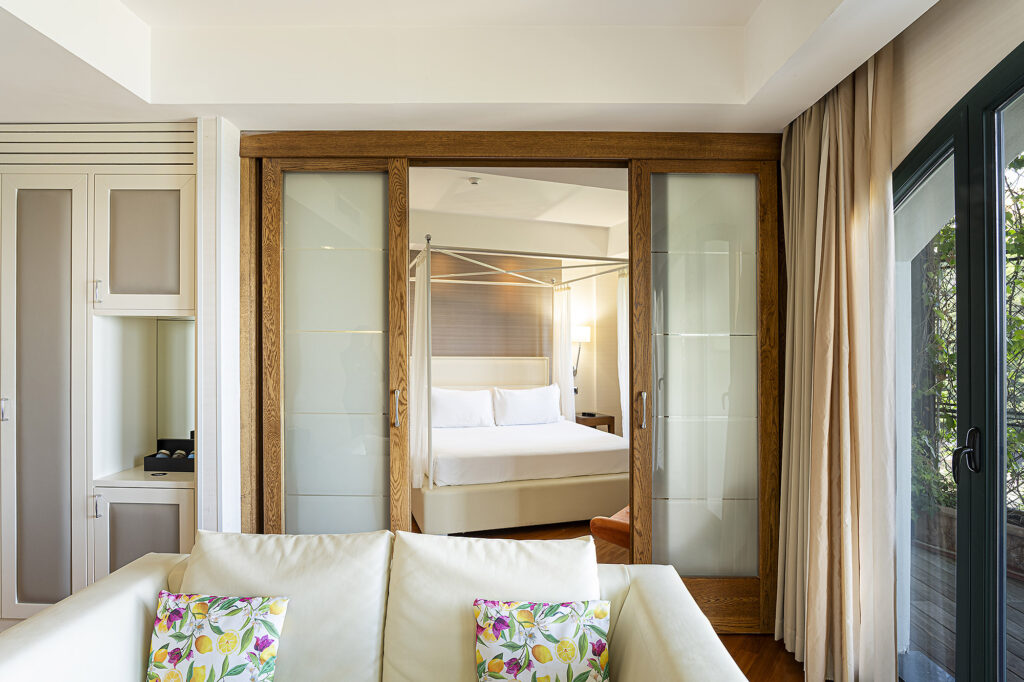 Seiren Suite, photograph 2