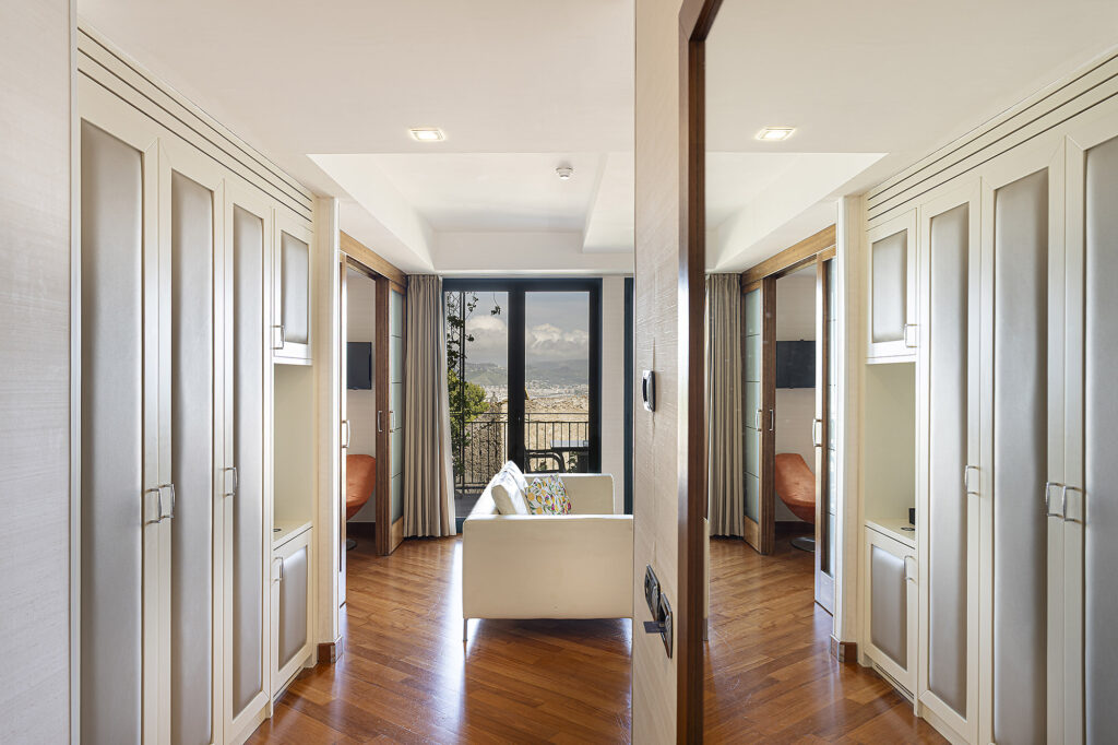 Seiren Suite, photograph 4