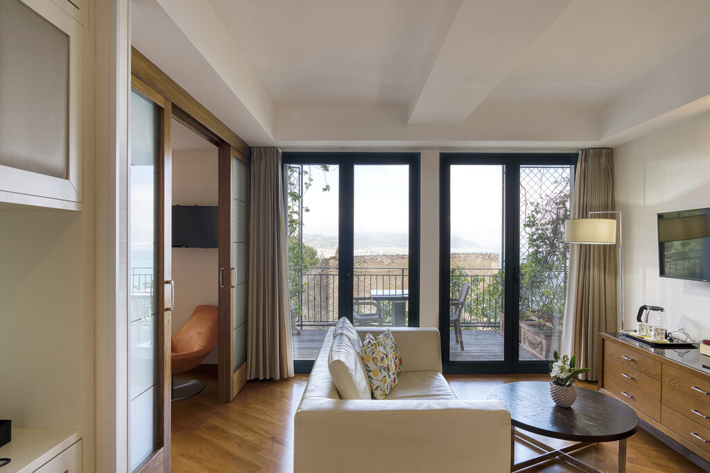Seiren Suite, photograph 3