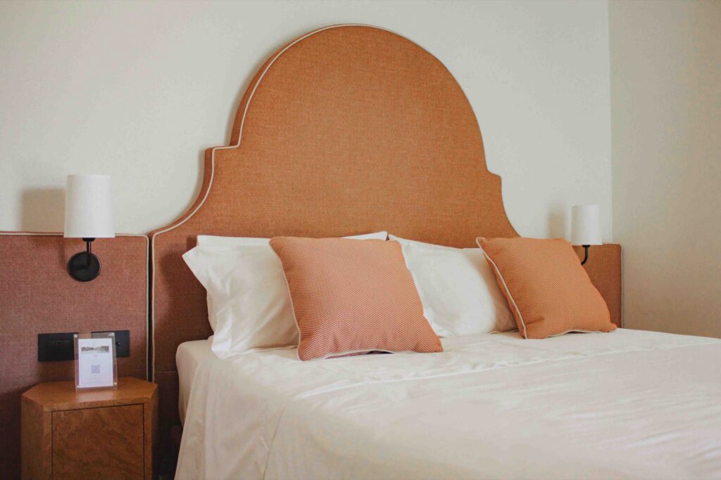 Standard room, photograph 2