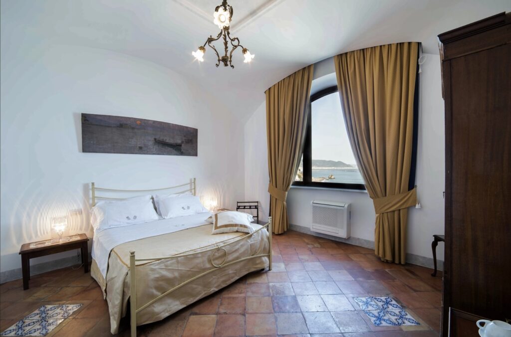 Deluxe rooms, photograph 2