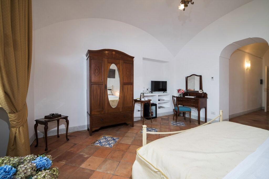 Deluxe rooms, photograph 3
