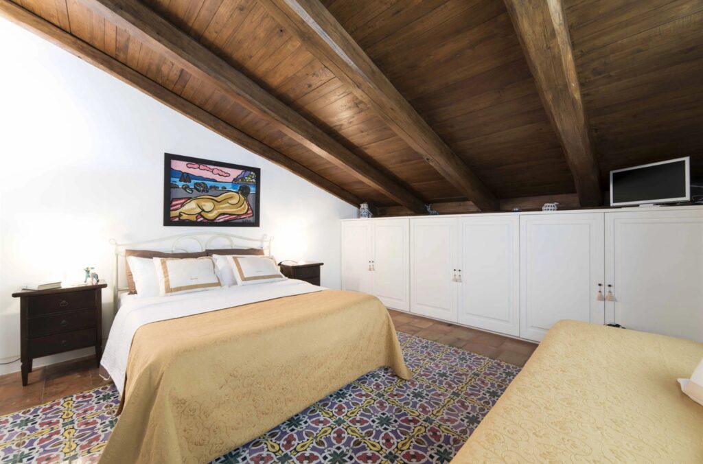 Standard room, photograph 1
