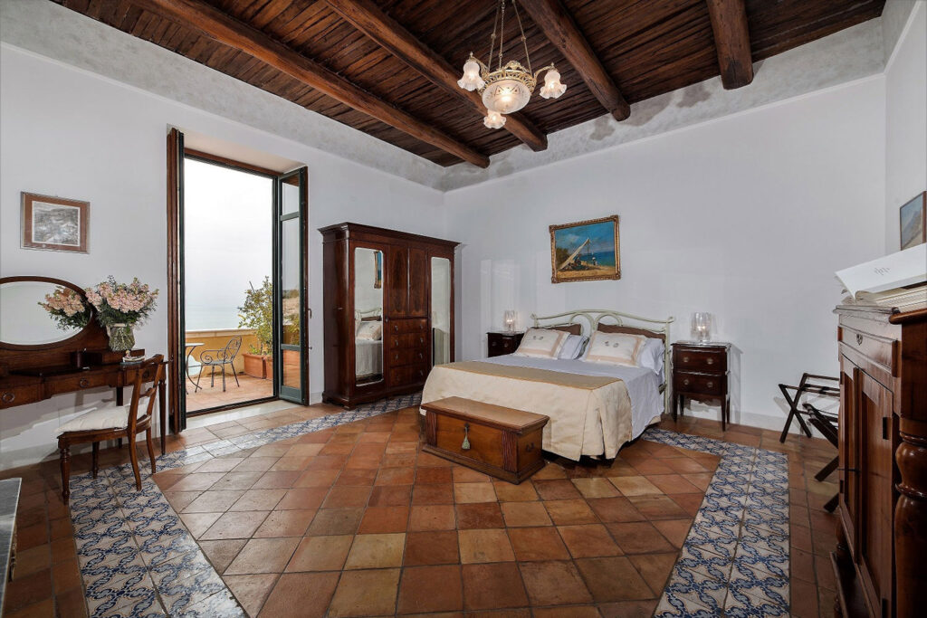 Superior rooms, photograph 2