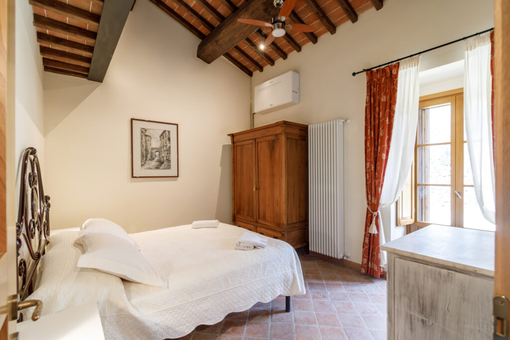 Luxury Suite, photograph 3