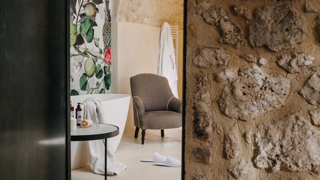 Deluxe Suite, photograph 3