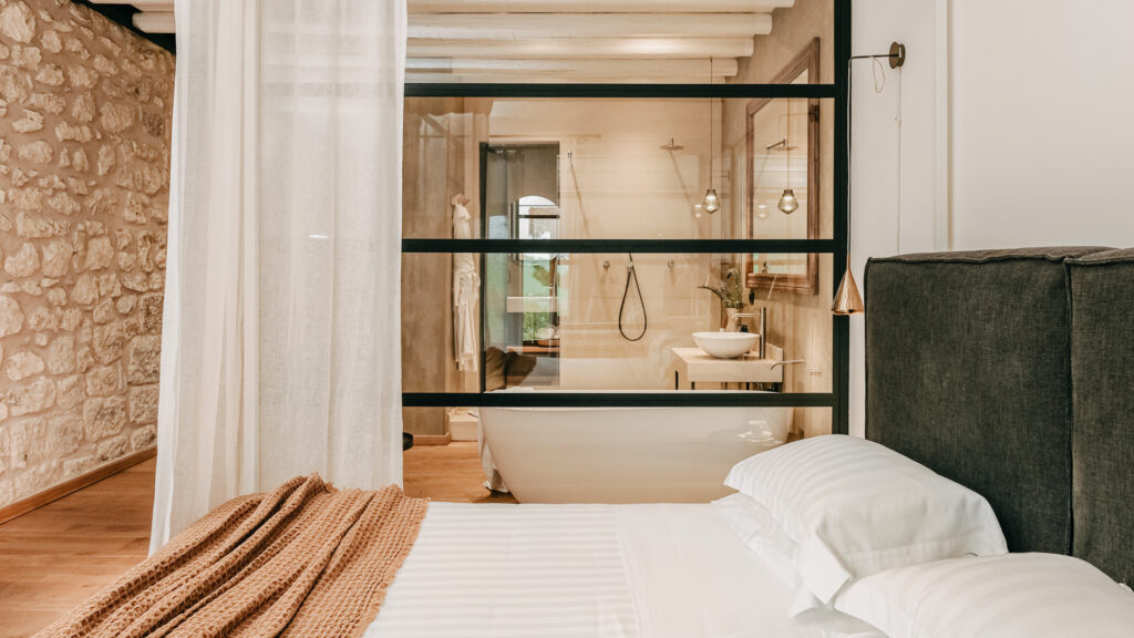 Superior Suite, photograph 1