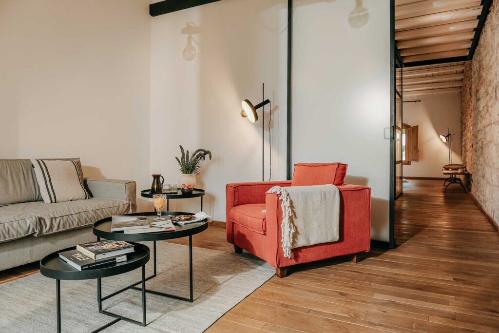 Superior Suite, photograph 3