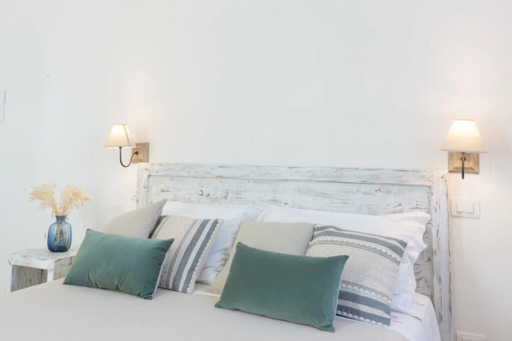 Standard Deluxe Room, photograph 3