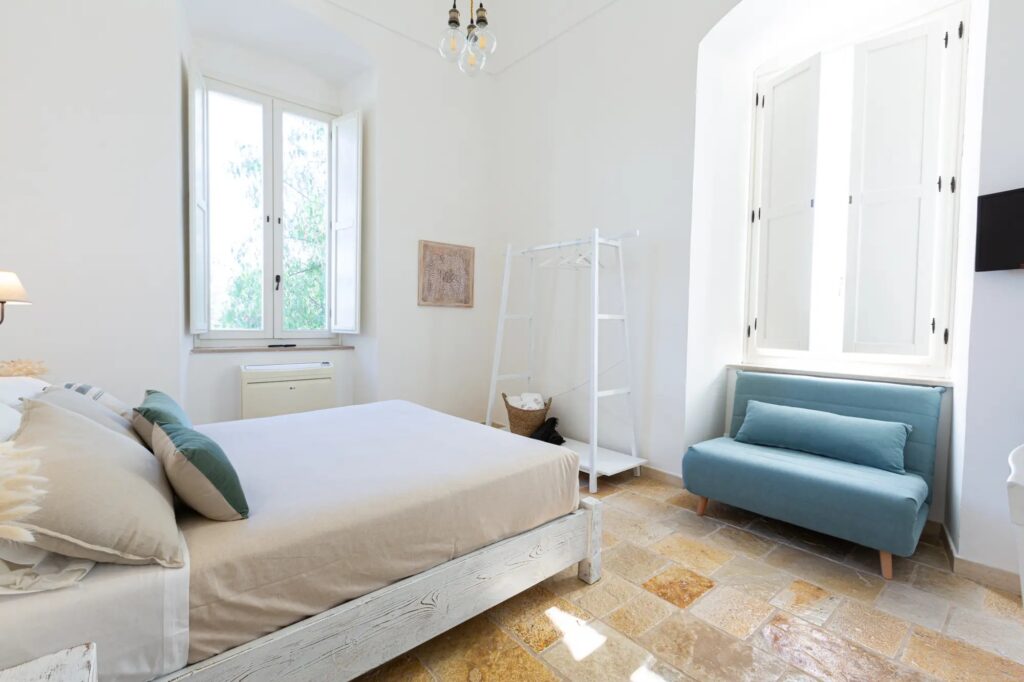 Standard Deluxe Room, photograph 2
