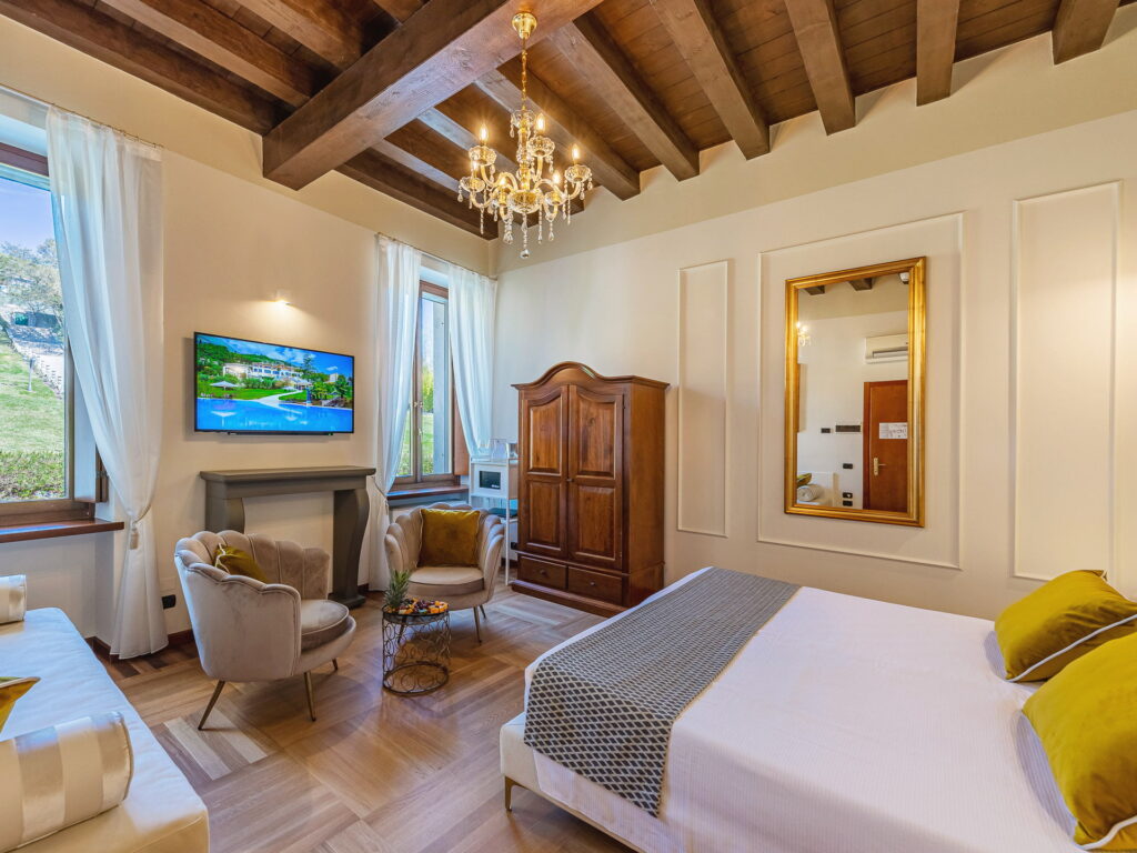 Junior Suite Deluxe, photograph 1