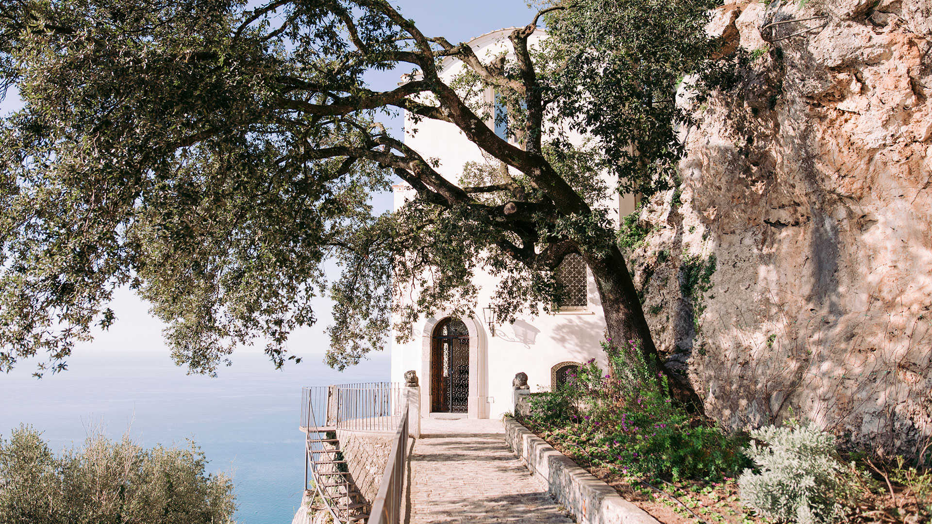 The path to the villa's entrance under an old oak, with the sea to the left, Villa La Rondinaia