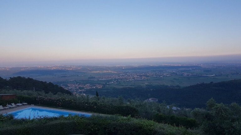 The Infinity Pool and the Valley, Agriturismo Cima alla Serra