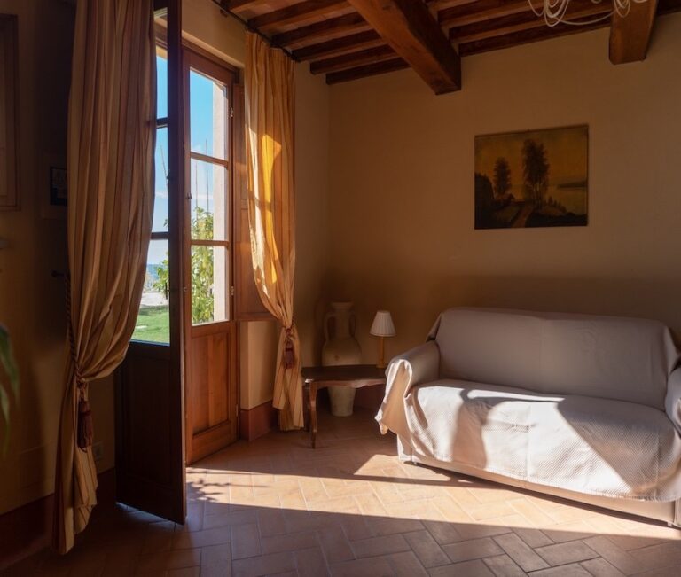 A Sitting Room and Garden, Agriturismo Cima alla Serra