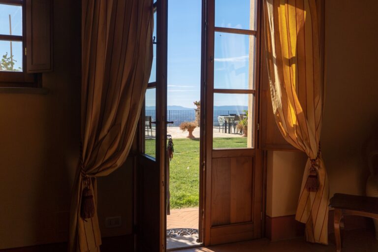 A Door onto the Valley, Agriturismo Cima alla Serra