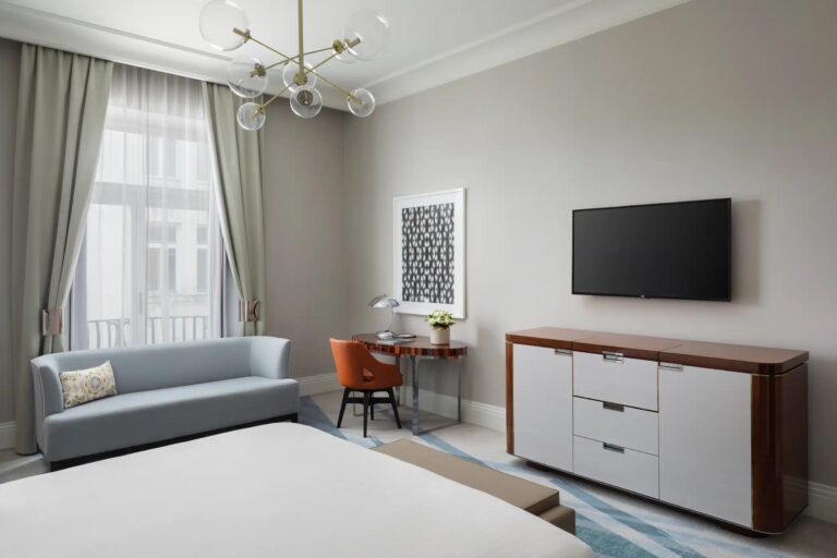 Deluxe King room, Al Habtoor Palace Budapest