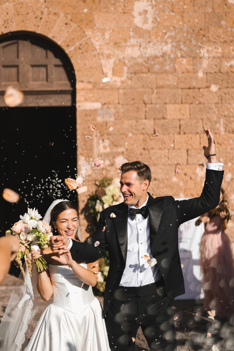 Couple leaving the church under a shower of rice, Alessandro Mari Photography