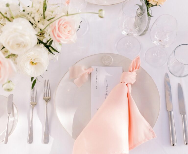 Place setting with a blush napkin and white roses, Algarve Wedding Planners