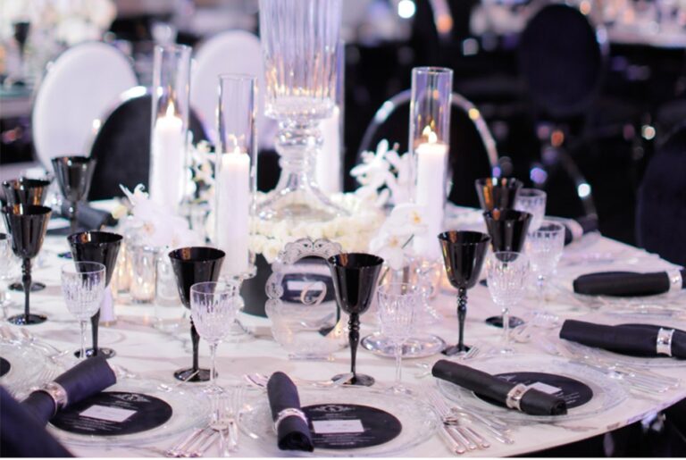 Round table with black glassware, black napkins and white candles, Aliana Events