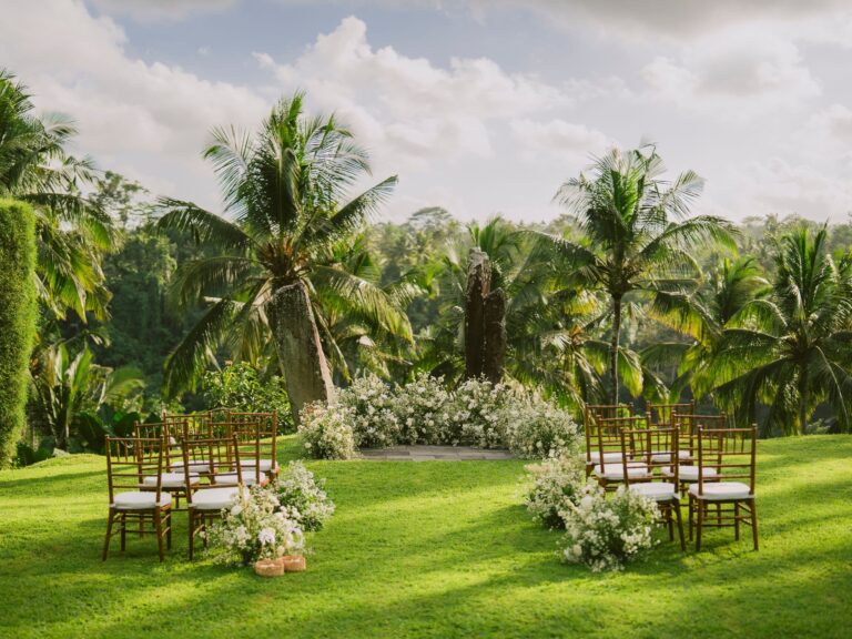 Outdoor wedding aisle, Alila Ubud