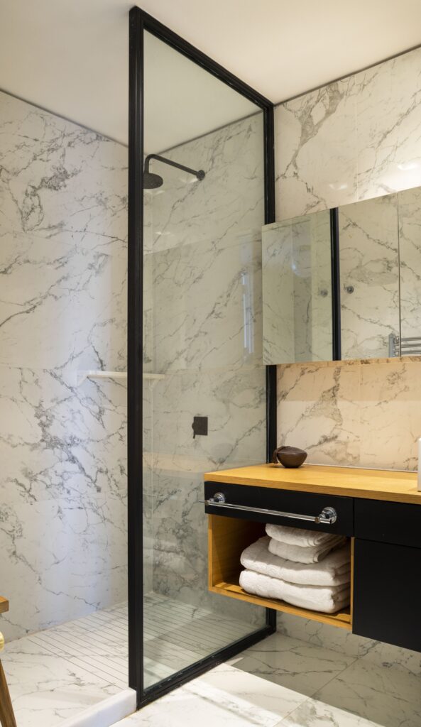 Marble shower with a black-framed glass screen, Alvear Design Guest House