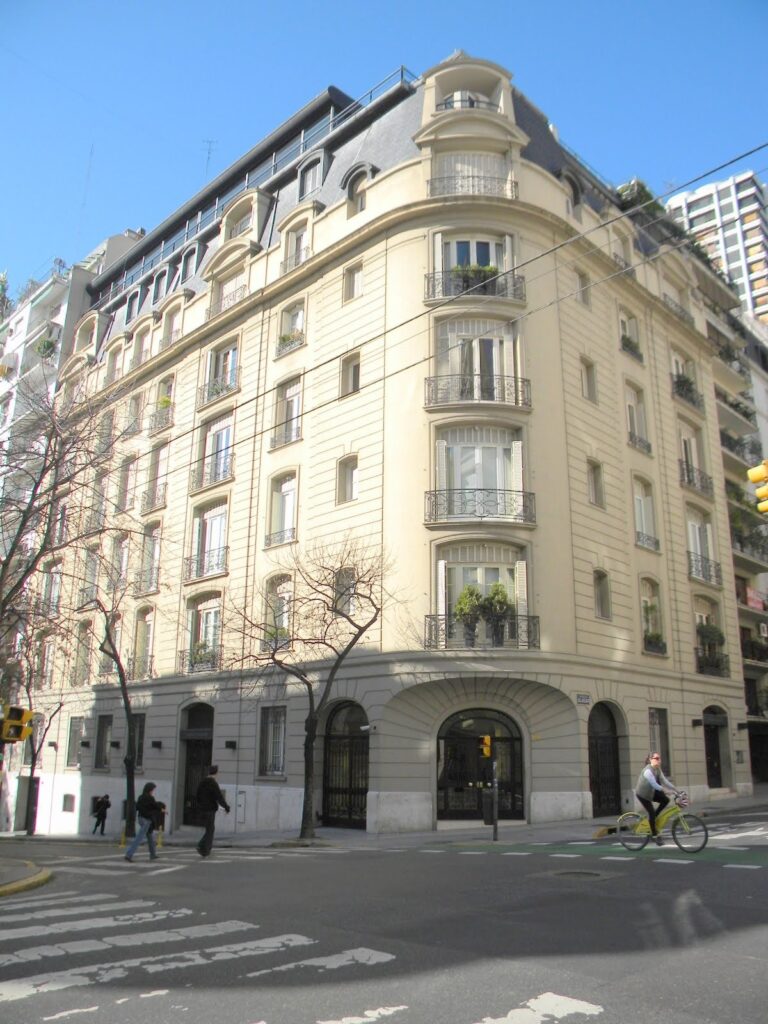 A corner building in Recoleta, Alvear Design Guest House